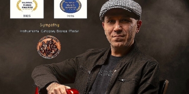 ozgur-aydinin-sympathy-albumune-global-music-awardstan-odul-UHzX2vqe.jpg