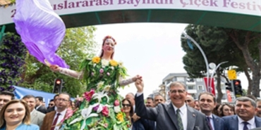 uluslararasi-bayindir-cicek-festivali-coskuyla-basladi-I1Hi6U9I.jpg