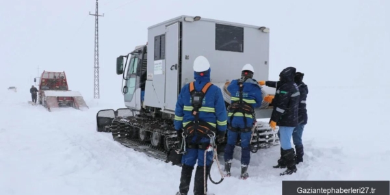 cedas-ekipleri-zorlu-kis-sartlarinda-kesintisiz-enerji-icin-724-sahada-TaQNOlKd.jpg