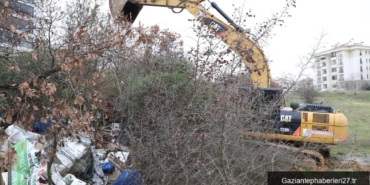 nilufer-belediyesi-balkan-mahallesinde-kacak-barakalari-yikti-UI1wSV1E.jpg